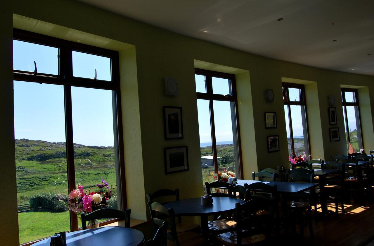 Dolphin Hotel Inishbofin Eksteriør billede